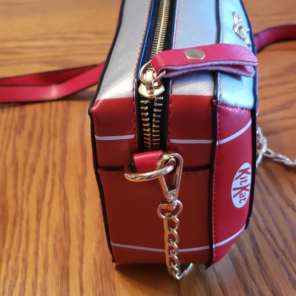 SOLD****Kit kat crossbody bag - Picture 8 of 8